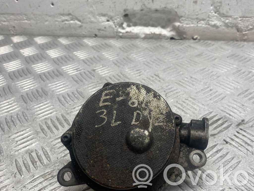 BMW 5 E60 E61 Vakuumo pompa 