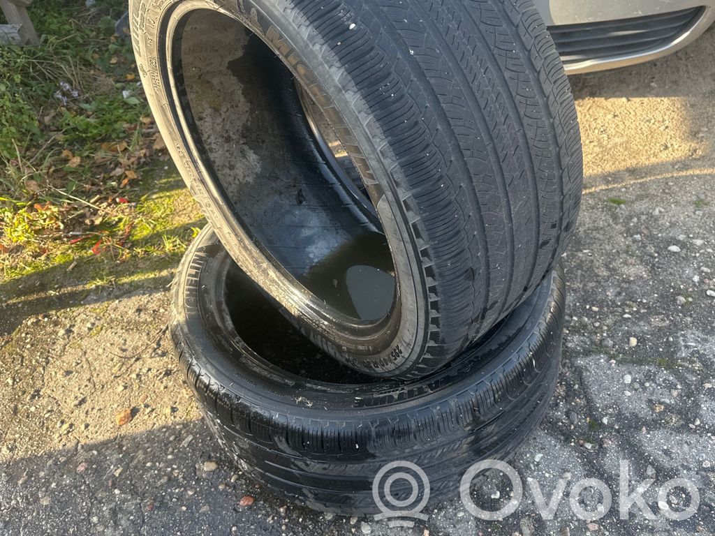 Neumático de verano R20