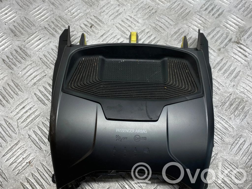 Toyota Avensis T270 Kita salono detalė 