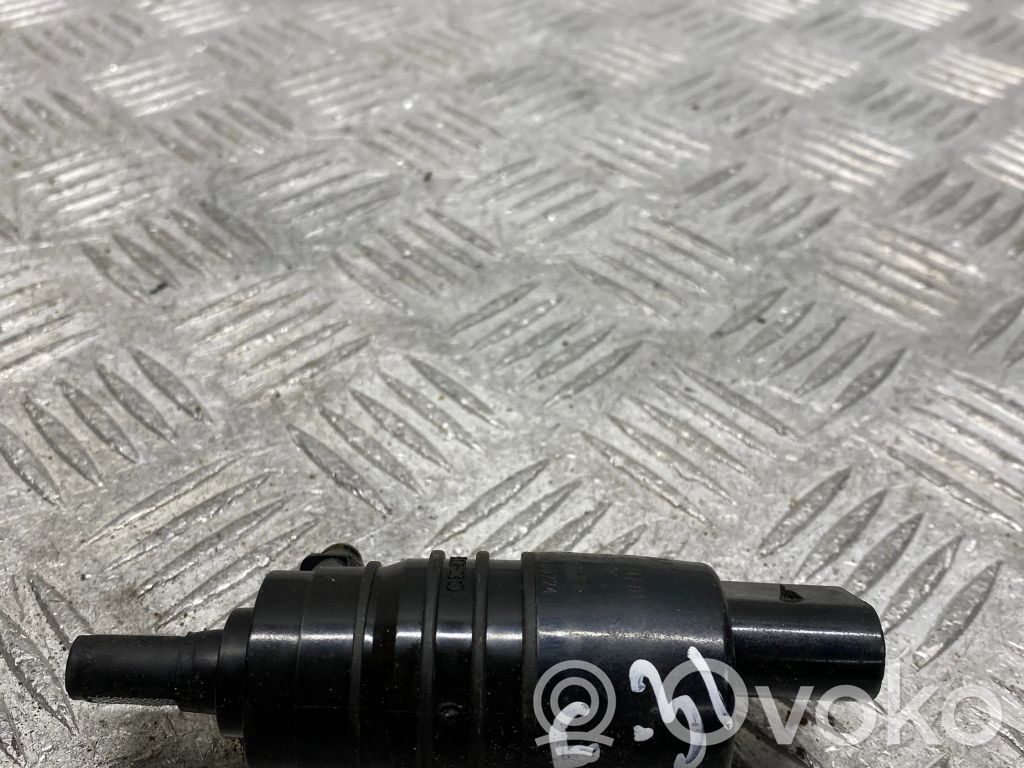 BMW 3 F30 F35 F31 Pompa spryskiwacza szyby przedniej / czołowej 