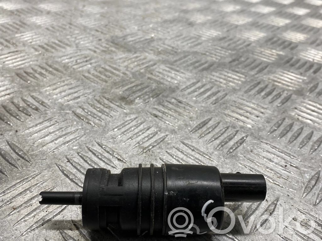 BMW X3 F25 Windscreen/windshield washer pump 