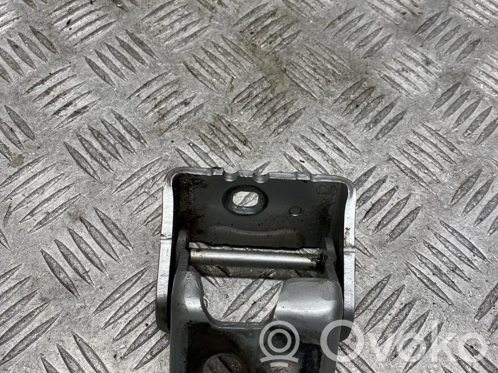 Citroen C5 Front door lower hinge 
