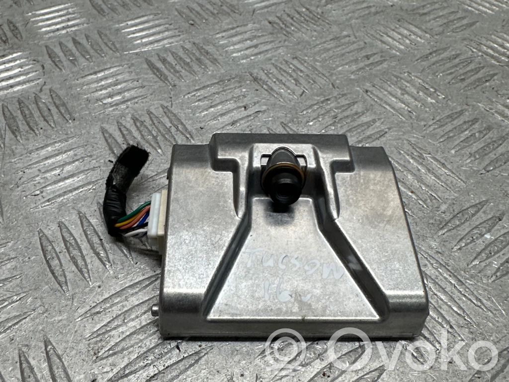 Hyundai Tucson TL Windshield/windscreen camera 