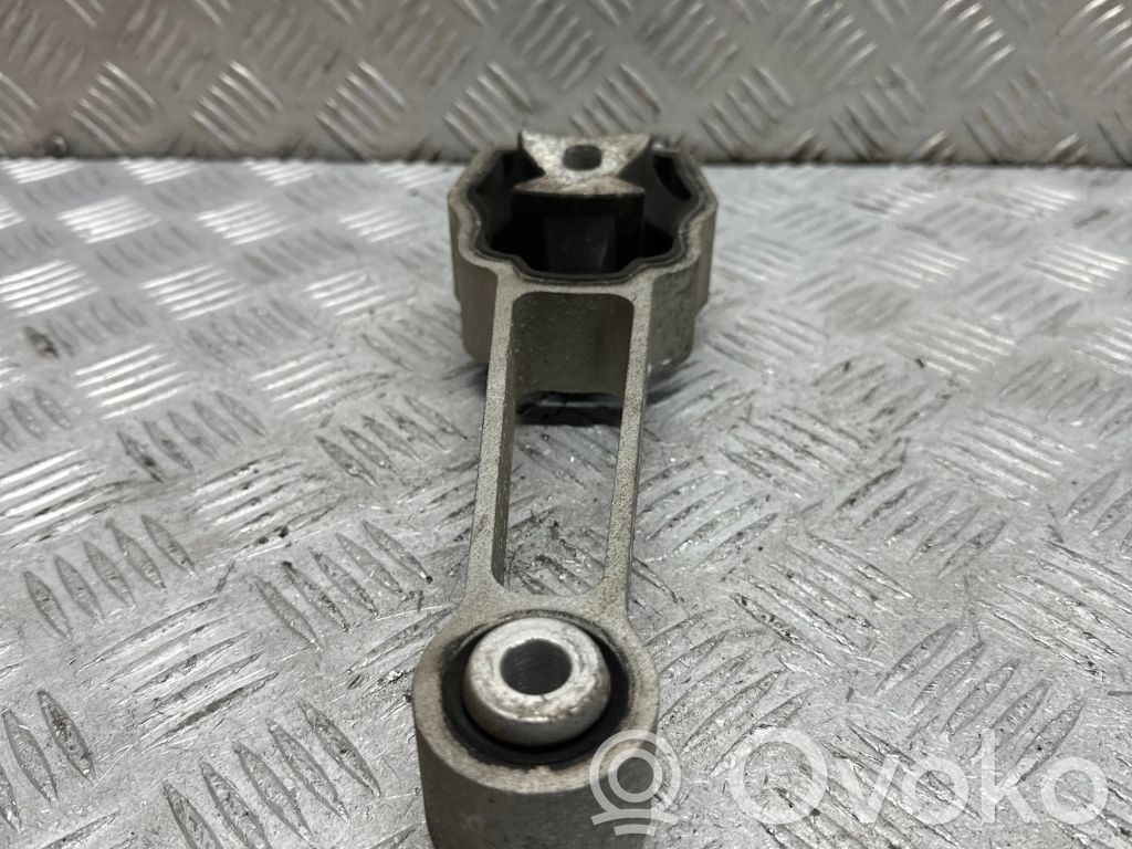 Volvo XC60 Engine mount bracket 