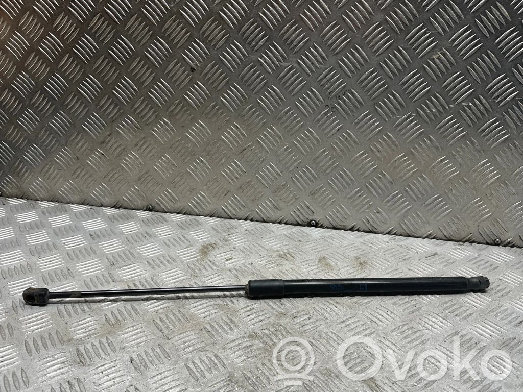 Opel Astra K Takaluukun tuen kaasujousi 