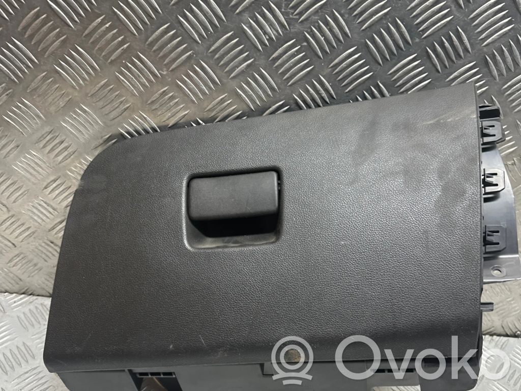 Opel Astra K Daiktadėžė 