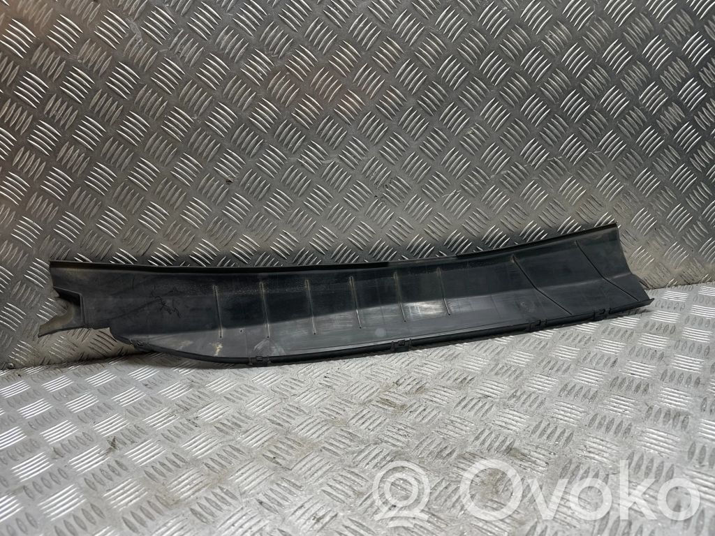 Opel Astra K Priekinio stiklo apdaila 