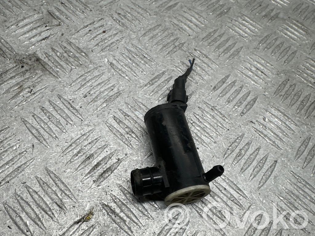 Hyundai ix35 Pompa spryskiwacza szyby przedniej / czołowej 