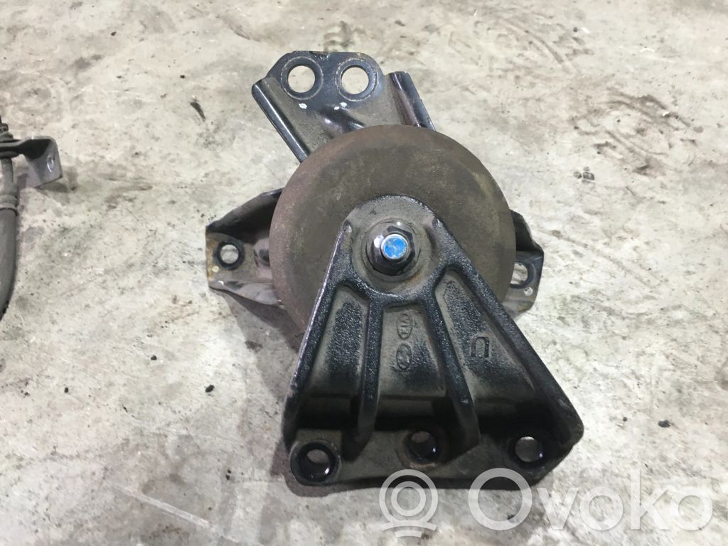 Hyundai Tucson TL Engine mount bracket 