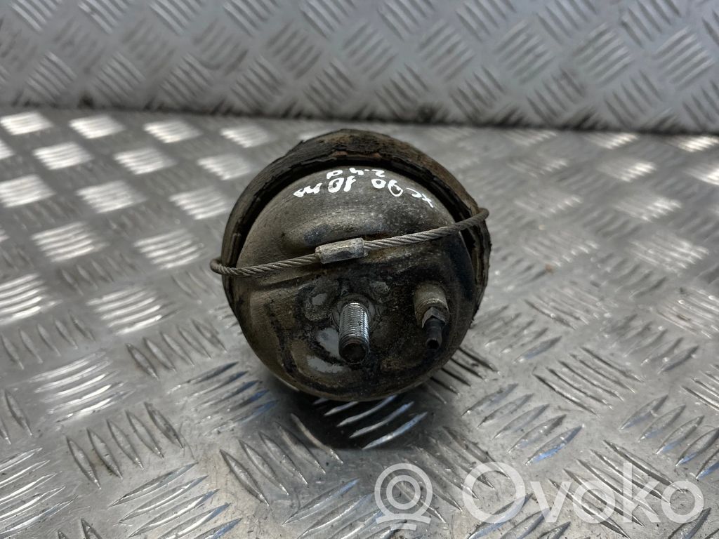 Volvo XC90 Engine mount bracket 