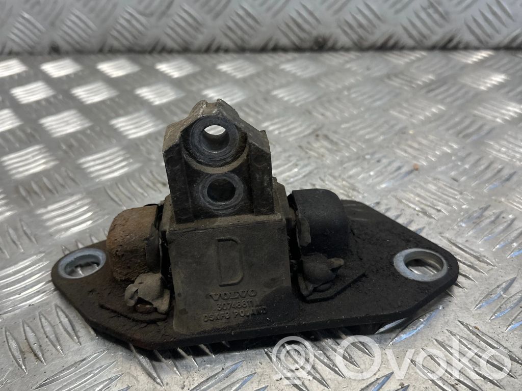 Volvo XC90 Engine mount bracket 