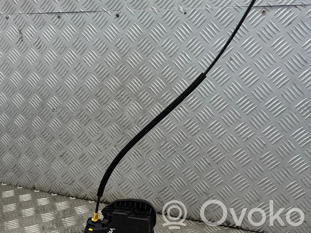 Opel Astra K Priekšpusē slēdzene 