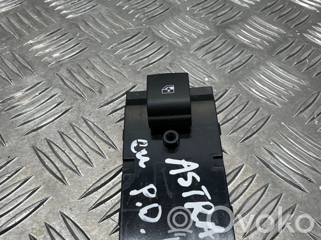 Opel Astra K Electric window control switch 