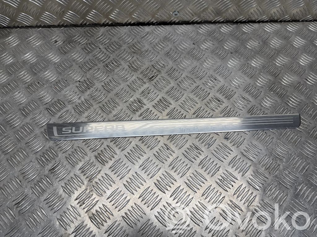 Skoda Superb B8 (3V) Moldura protectora del borde delantero 