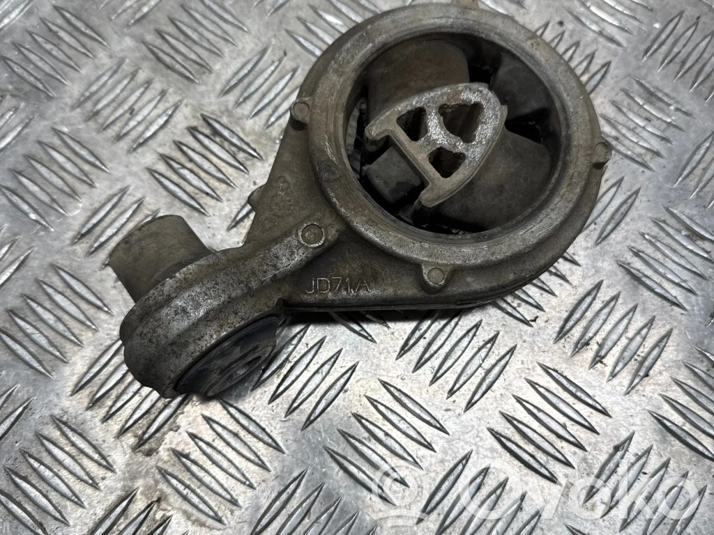 Nissan Qashqai Engine mount bracket 