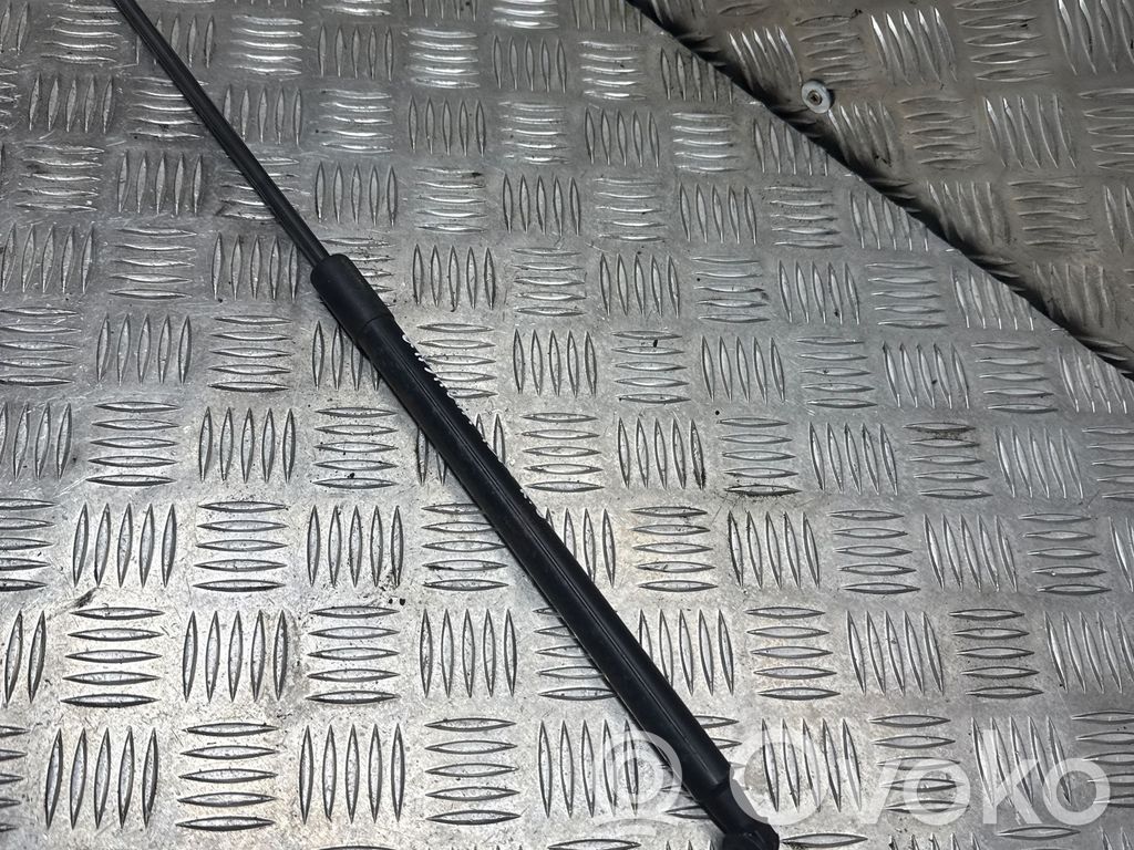 Nissan Qashqai Amortyzator klapy tylnej bagażnika 