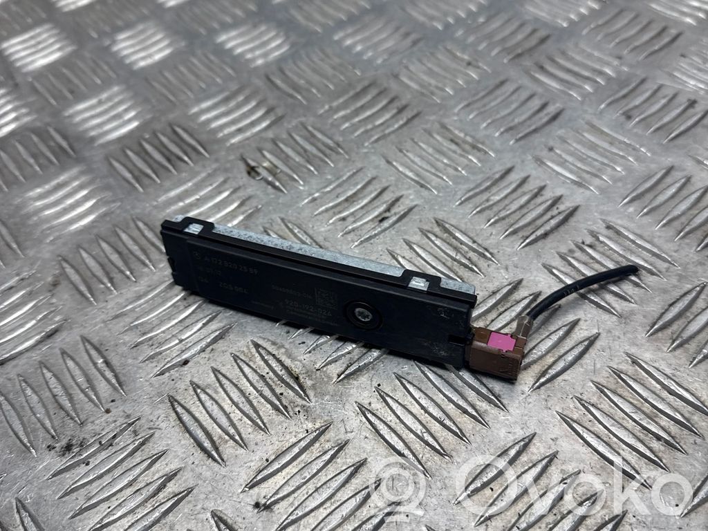 Mercedes-Benz SLK R172 Aerial antenna amplifier 