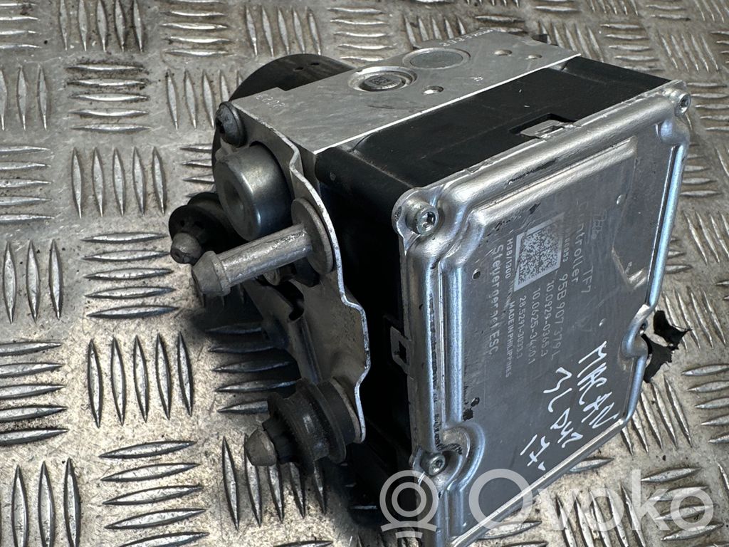 Porsche Macan (95B) ABS Pump 