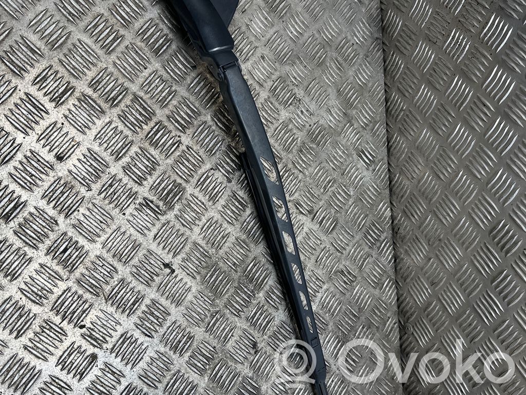 BMW 5 E60 E61 Front wiper blade arm 