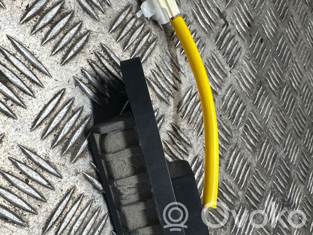 Mitsubishi Outlander Tailgate opening switch 