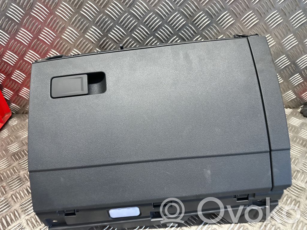 Volkswagen Golf VIII Vano portaoggetti 