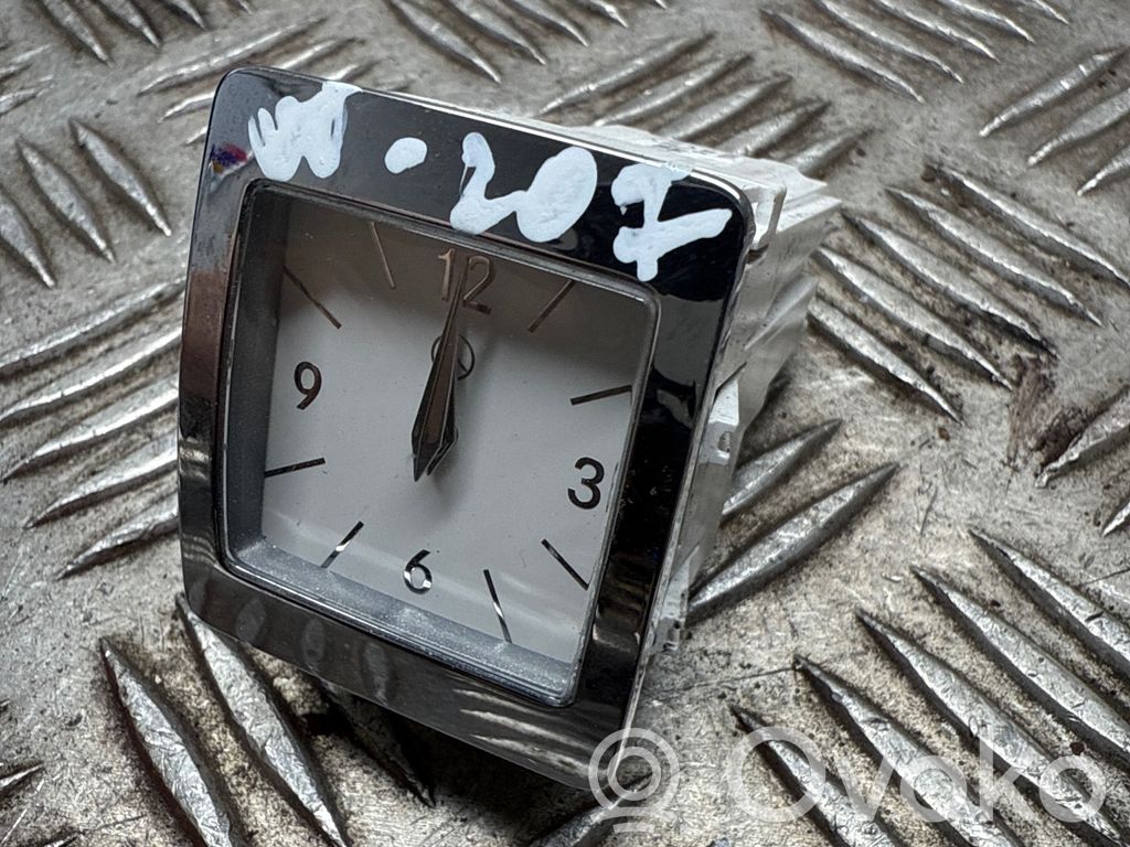 Mercedes-Benz E A207 Reloj 