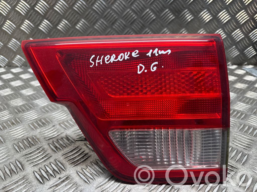 Jeep Grand Cherokee Tailgate rear/tail lights 