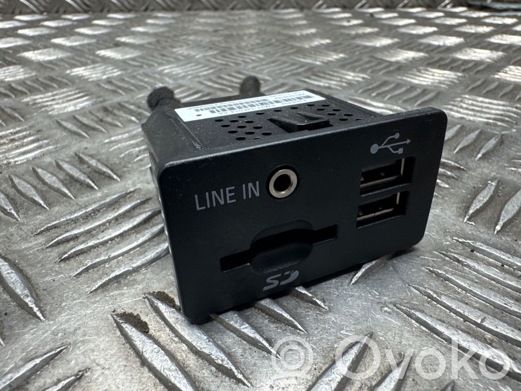 USB socket connector   EM2T14F014AA,515224762