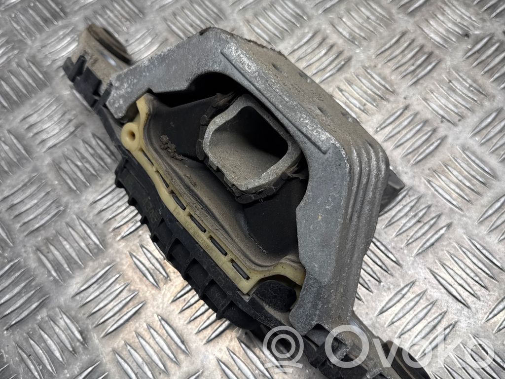 Opel Astra K Engine mount bracket 
