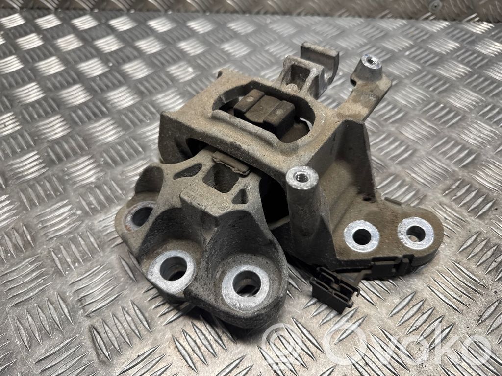 Opel Astra K Engine mount bracket 