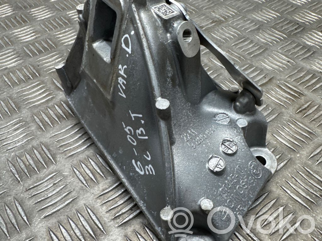 BMW X5 G05 Engine mounting bracket 