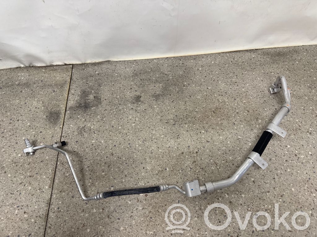 BMW XM Ilmastointilaitteen putki (A/C) 