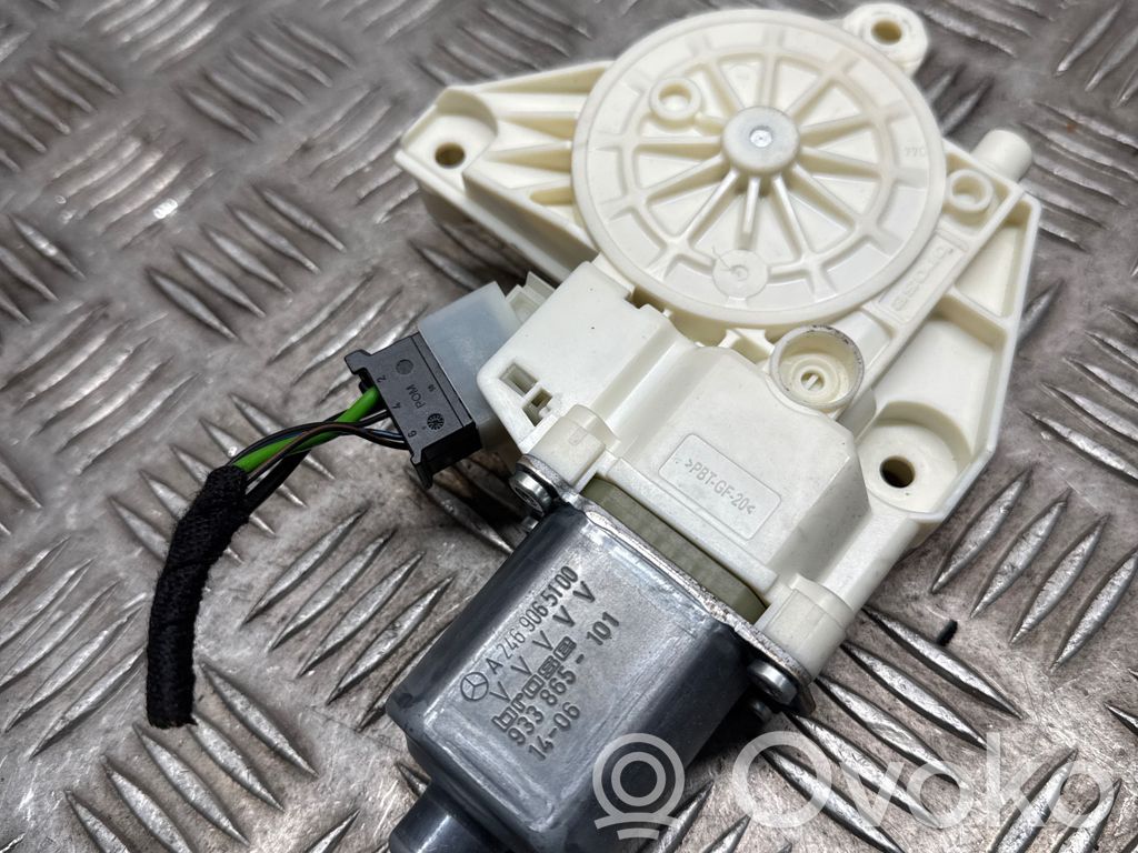 Mercedes-Benz A W176 Silnik regulatora szyby drzwi przednich 
