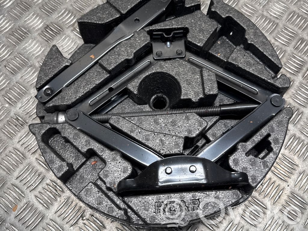 Tool set   22859809,329755060
