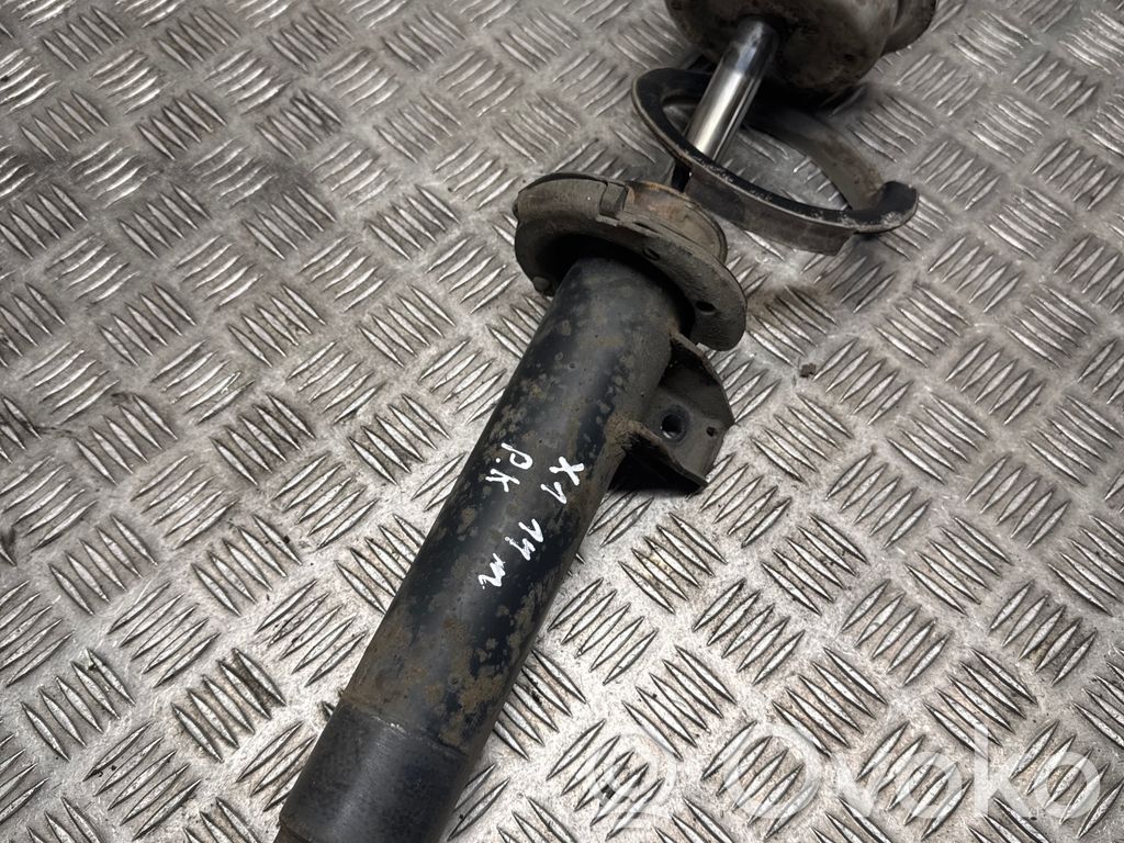 BMW X1 E84 Etuiskunvaimennin 