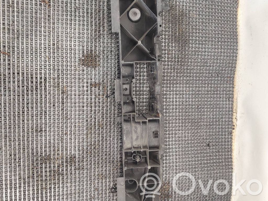 Renault Captur Radiatoru paneļa augšējā daļa (televizors) 