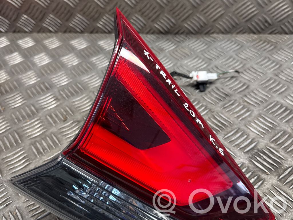 Lampy tylnej klapy bagażnika   265556FP5B