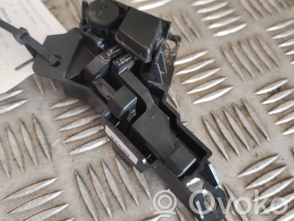 BMW 5 F10 F11 Serratura vano portaoggetti 
