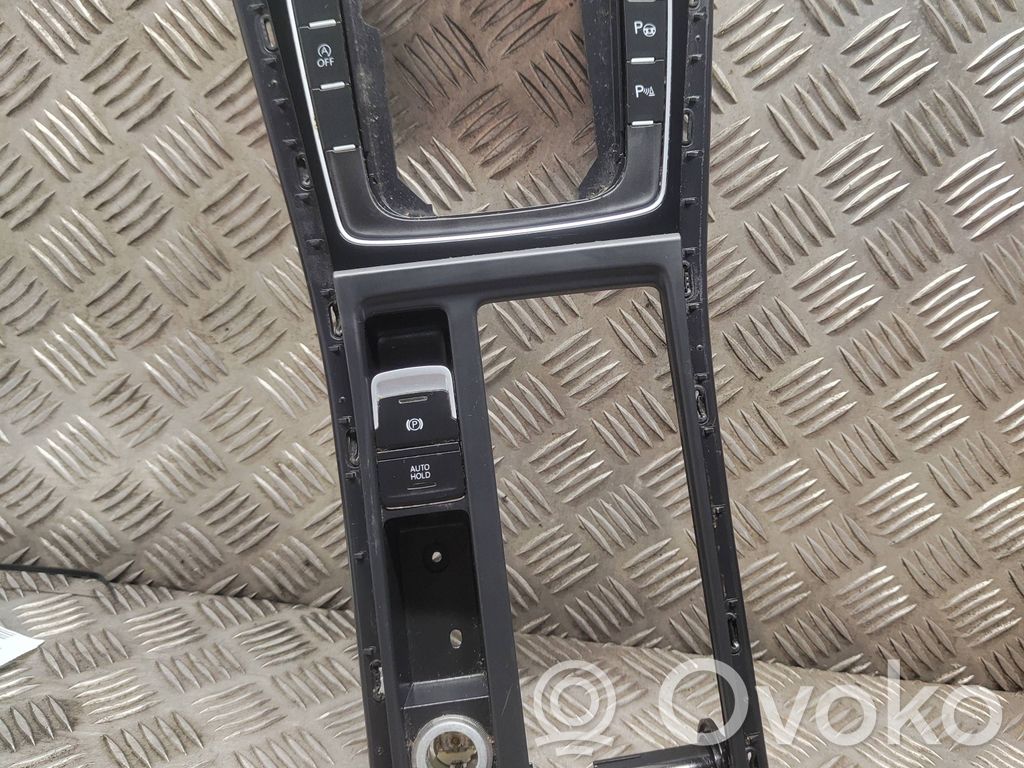 Volkswagen Golf VII Consola central