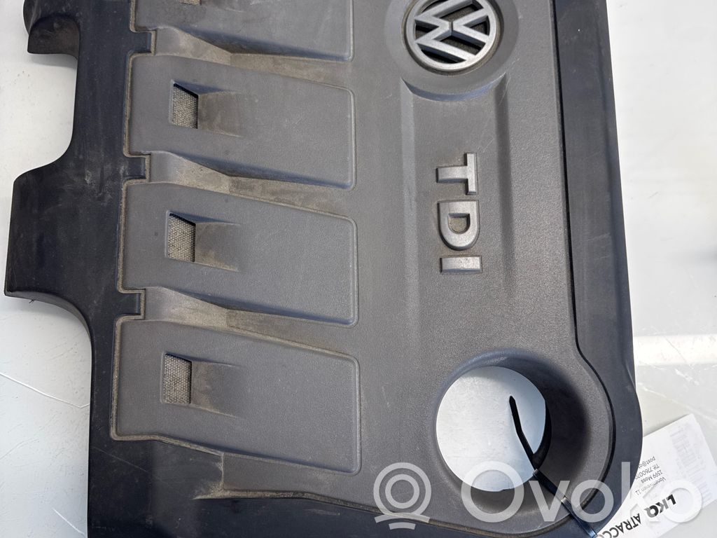 Volkswagen PASSAT B7 Couvercle cache moteur