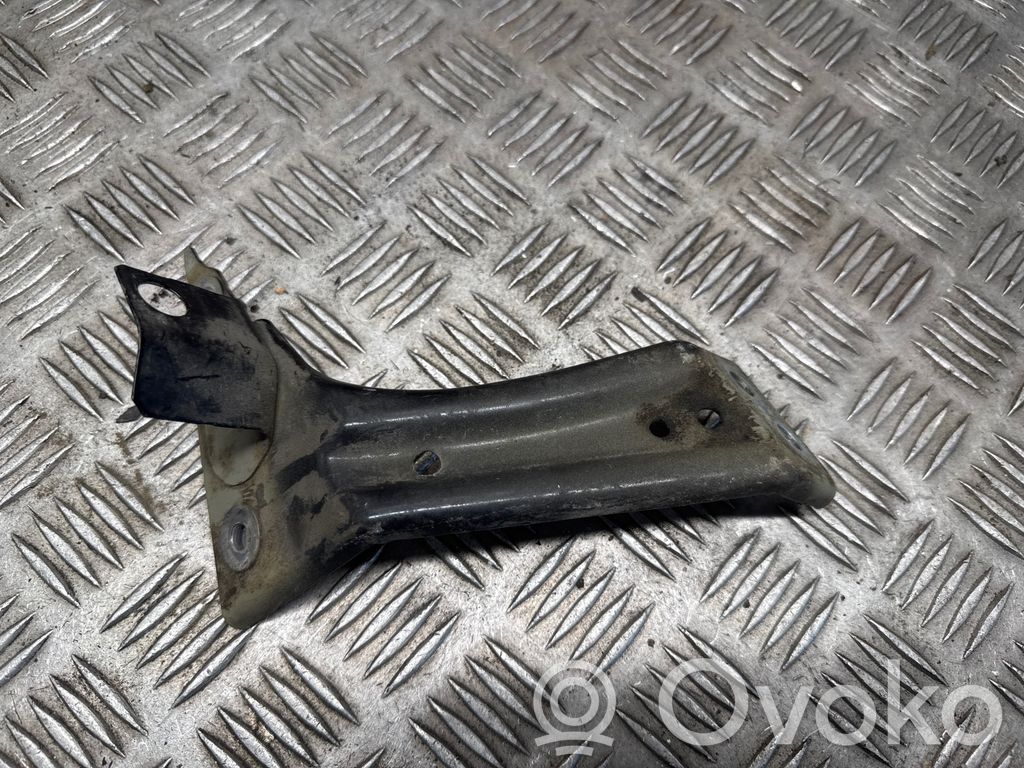 Volkswagen PASSAT B8 Support de montage d'aile