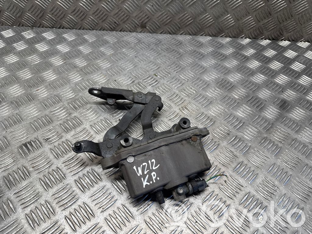 Mercedes-Benz E W212 Actionneur piéton de capot