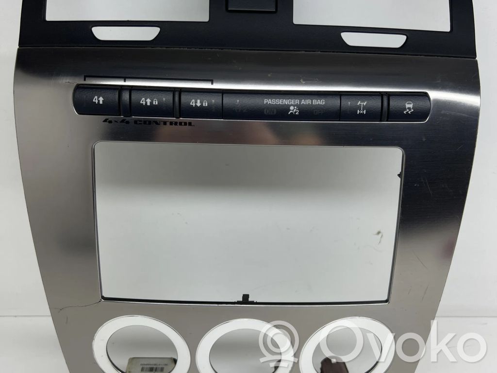 Hummer H3 Rămă unitate radio/GPS 