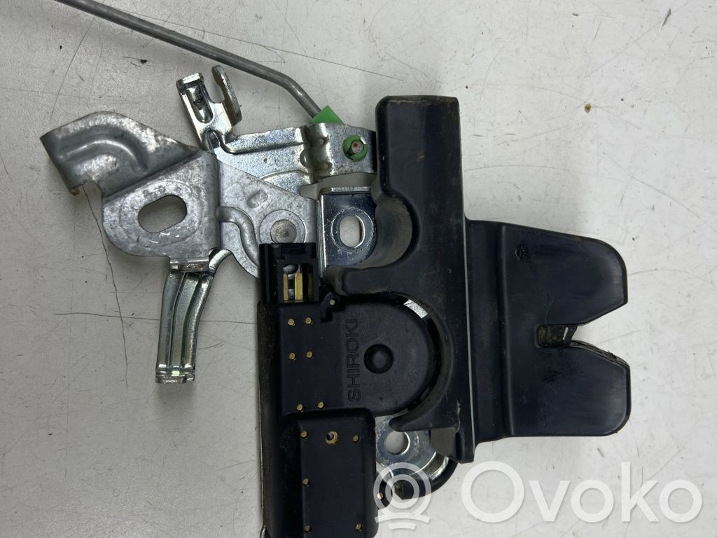 Loading door lock
