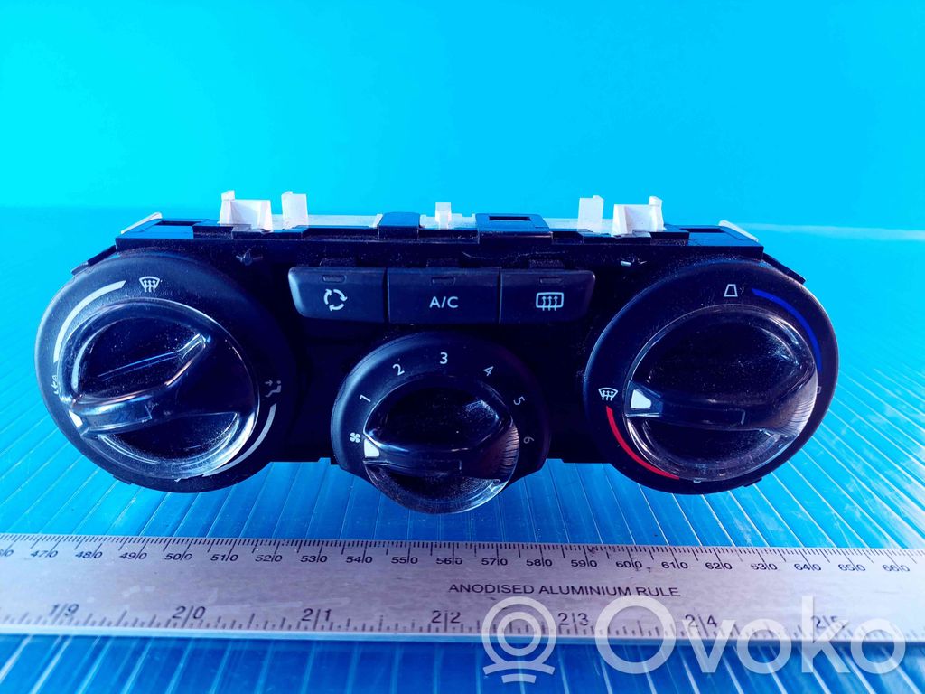 Peugeot 208 I Climate control unit 