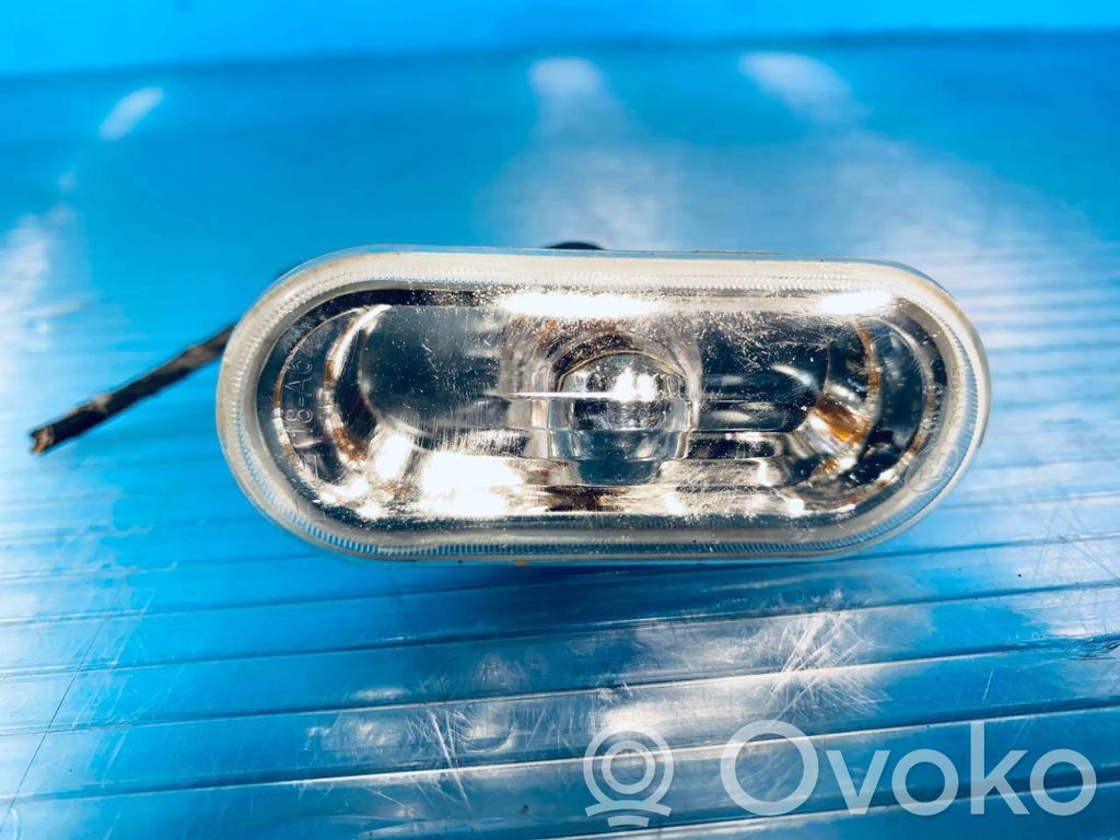 Volkswagen Golf IV Kierunkowskaz błotnika przedniego 