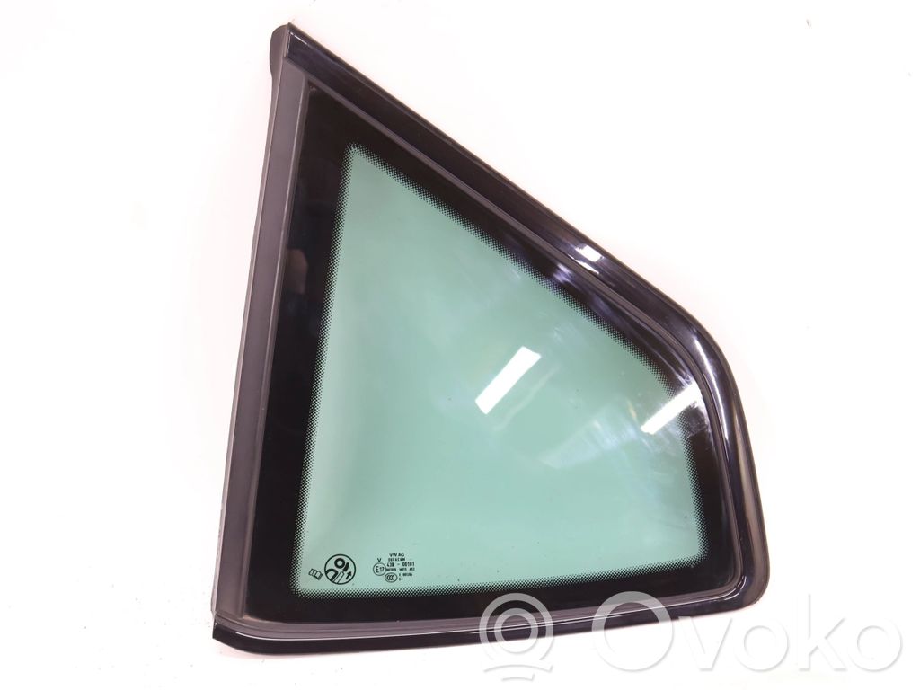 Rear side window   575845041