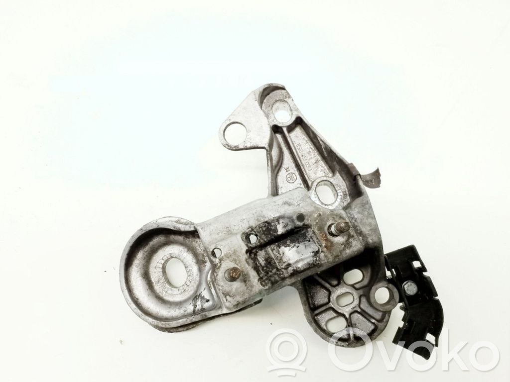 Volkswagen PASSAT B5.5 Engine mounting bracket 