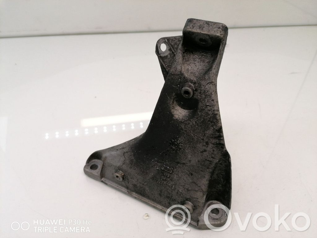 Volkswagen PASSAT B5 Engine mounting bracket 