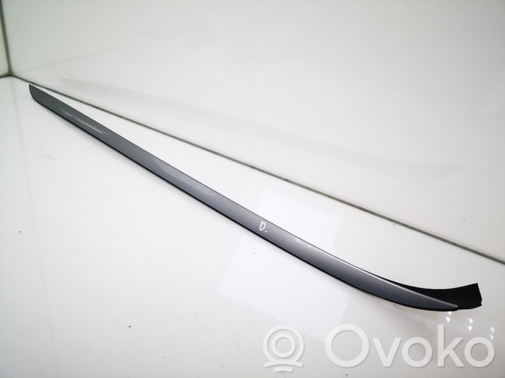 Windshield trim   7126940,712694005